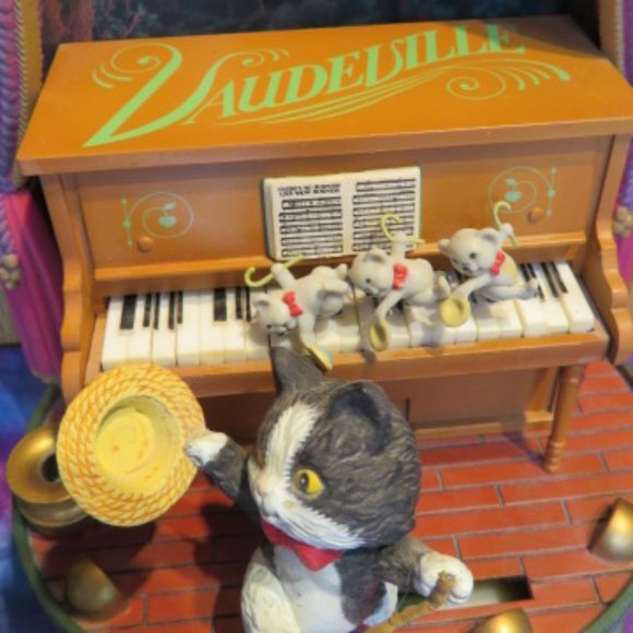 Vintage ENESCO Follies CAT and Mice Vaudeville Music Box Works See Video (F15) - Picture 3 of 9